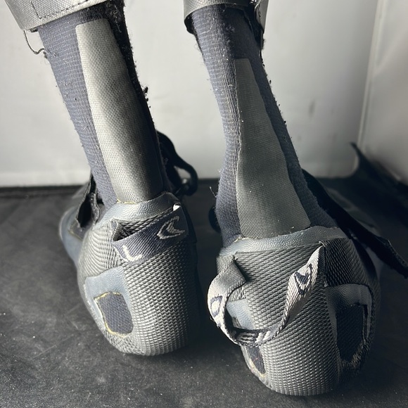 O'Neill Psycho Freak 3.5mm Split Toe Boots size 6 - Picture 4 of 7